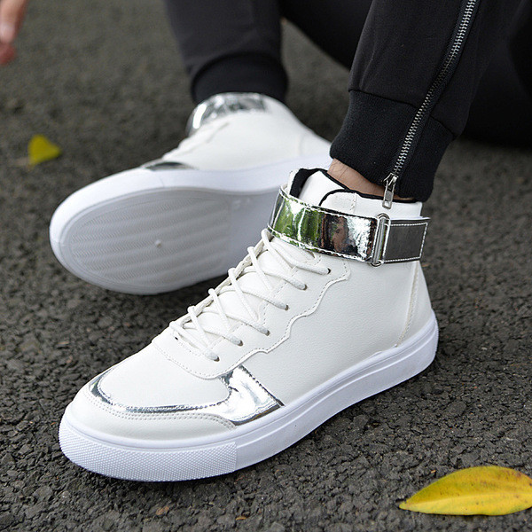 Ανδρικά αθλητικά πάνινα παπούτσια με γυαλιστερό περίβλημα γύρω από τον αστράγαλο σε μαύρο και άσπρο χρώμα