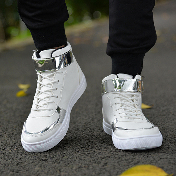 Ανδρικά αθλητικά πάνινα παπούτσια με γυαλιστερό περίβλημα γύρω από τον αστράγαλο σε μαύρο και άσπρο χρώμα