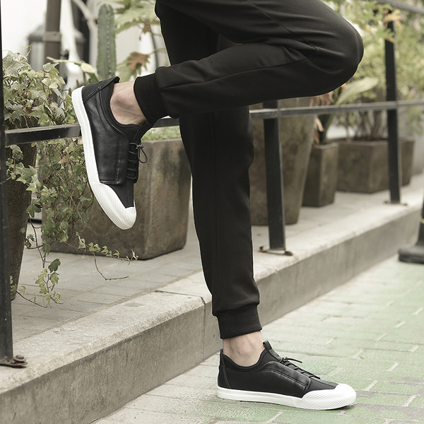 Πολύ κομψά ανδρικά πάνινα παπούτσια σε μαύρο χρώμα