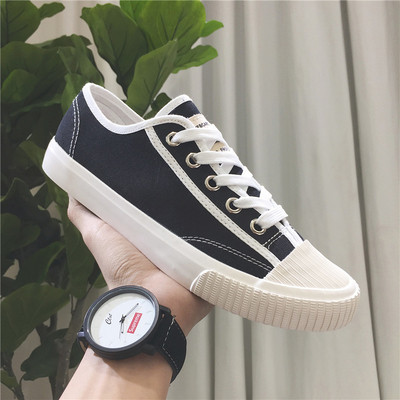 Κομψά πάνινα παπούτσια για άνδρες σε τρία χρώματα