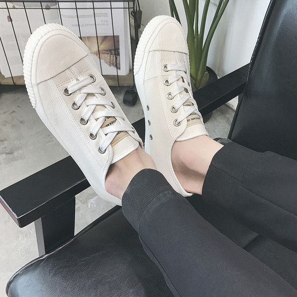 Κομψά πάνινα παπούτσια για άνδρες σε τρία χρώματα