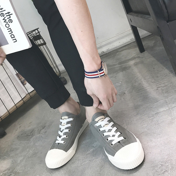 Κομψά πάνινα παπούτσια για άνδρες σε τρία χρώματα