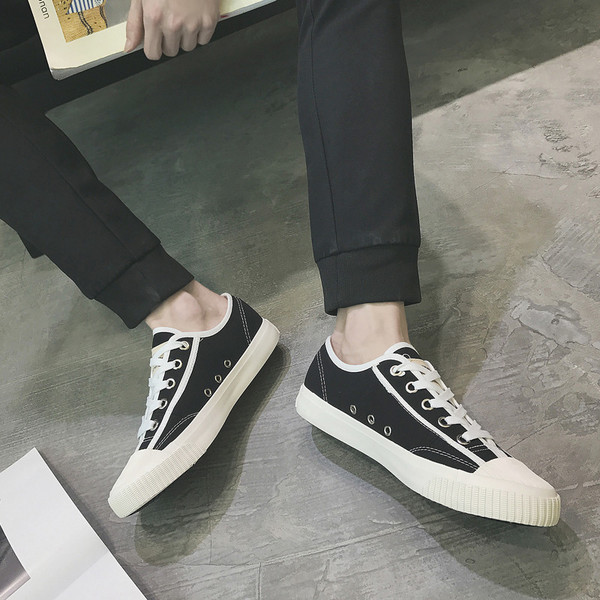 Κομψά πάνινα παπούτσια για άνδρες σε τρία χρώματα