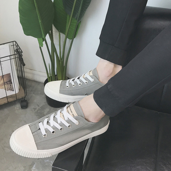 Κομψά πάνινα παπούτσια για άνδρες σε τρία χρώματα