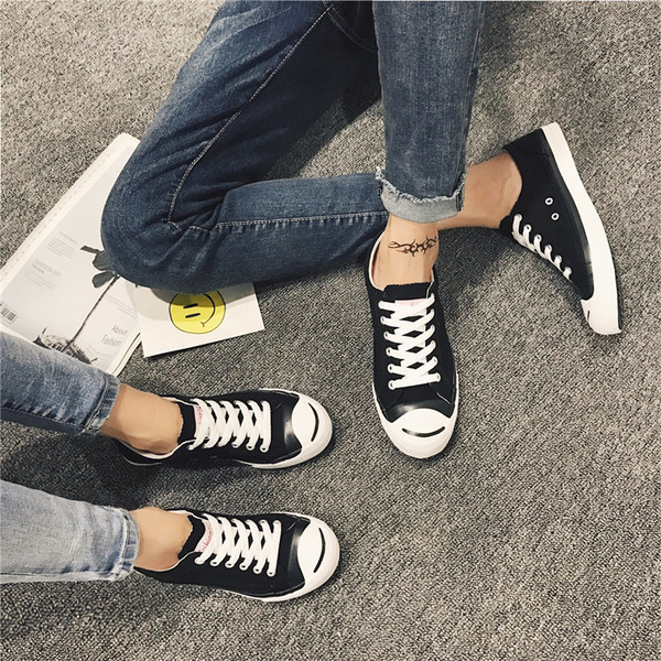 Κομψά ανδρικά πάνινα παπούτσια σε μαύρο, λευκό και κίτρινο χρώμα