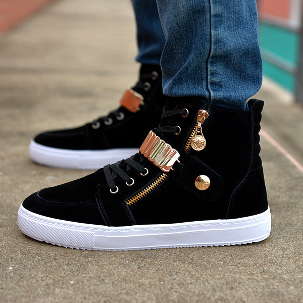 Ανδρικά πάνινα παπούτσια σε επίπεδη σόλα με γυαλιστερό κούμπωμα γύρω από τον αστράγαλο και το φερμουάρ