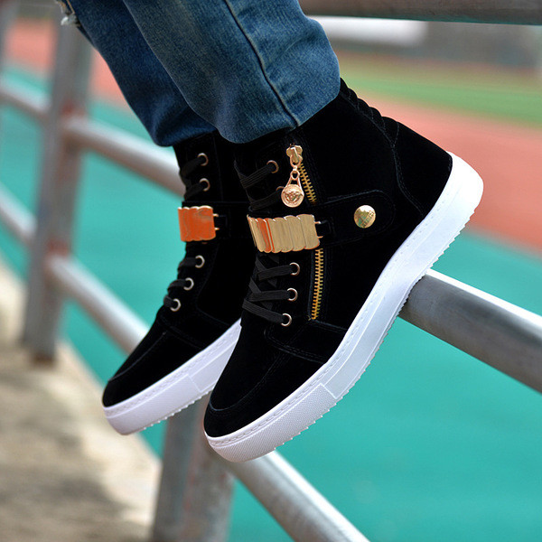 Ανδρικά πάνινα παπούτσια σε επίπεδη σόλα με γυαλιστερό κούμπωμα γύρω από τον αστράγαλο και το φερμουάρ