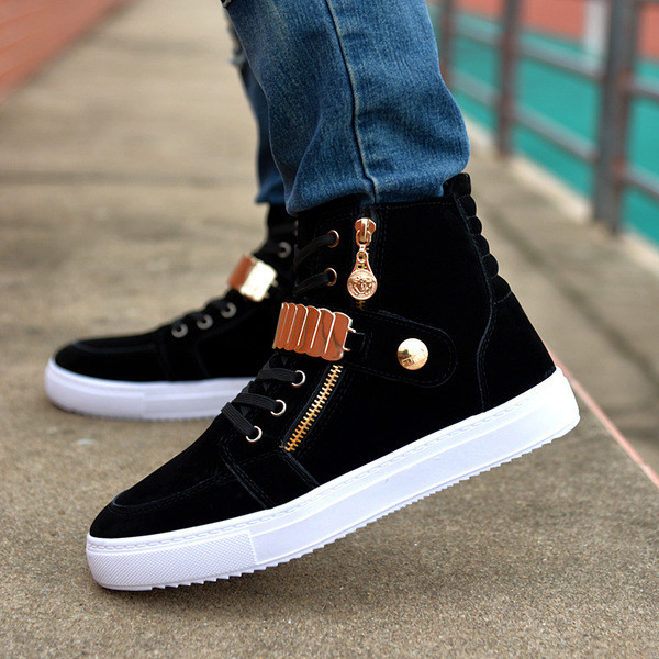 Ανδρικά πάνινα παπούτσια σε επίπεδη σόλα με γυαλιστερό κούμπωμα γύρω από τον αστράγαλο και το φερμουάρ