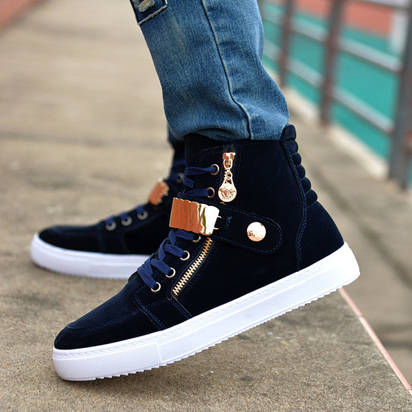 Ανδρικά πάνινα παπούτσια σε επίπεδη σόλα με γυαλιστερό κούμπωμα γύρω από τον αστράγαλο και το φερμουάρ