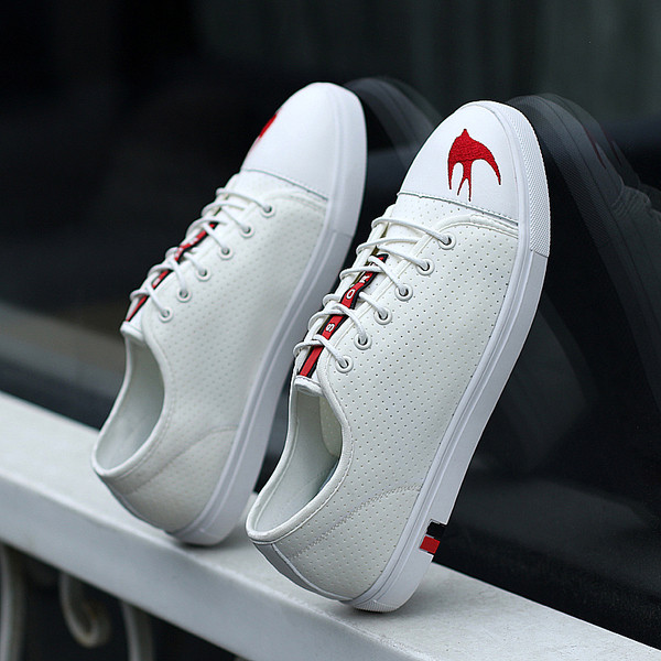 Ανδρικά πάνινα παπούτσια  σε λευκό, κόκκινο και μαύρο χρώμα