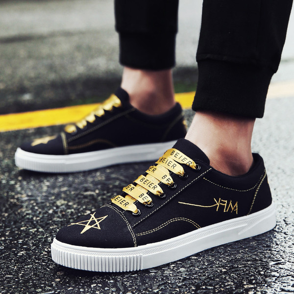 Περιστασιακά ανδρικά πάνινα παπούτσια με επιγραφές και έγχρωμα κορδόνια