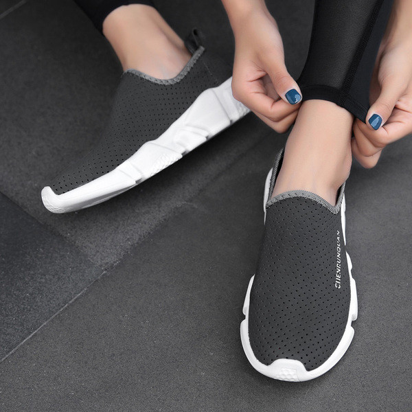 Αθλητικά αναπνεύσιμα πάνινα παπούτσια χωρίς κορδόνια σε τρία χρώματα