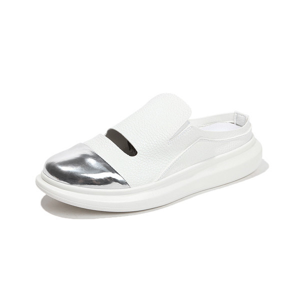 Ένα ενδιαφέρον μοντέλο ανδρικά μοκασίνια σε τρία χρώματα