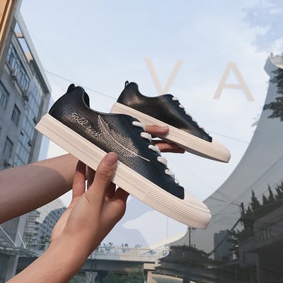 Κομψά αθλητικά παπούτσια ανδρικά αναπνεύσιμα και κεντημένα