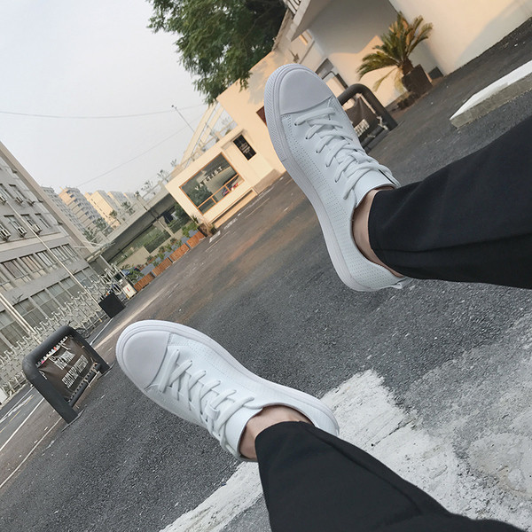 Κομψά αθλητικά παπούτσια ανδρικά  αναπνεύσιμα και κεντημένα