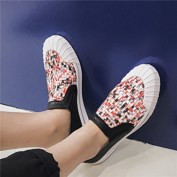 Πολύ κομψά και πολύχρωμα ανδρικά μοκασίνια σε δύο χρώματα