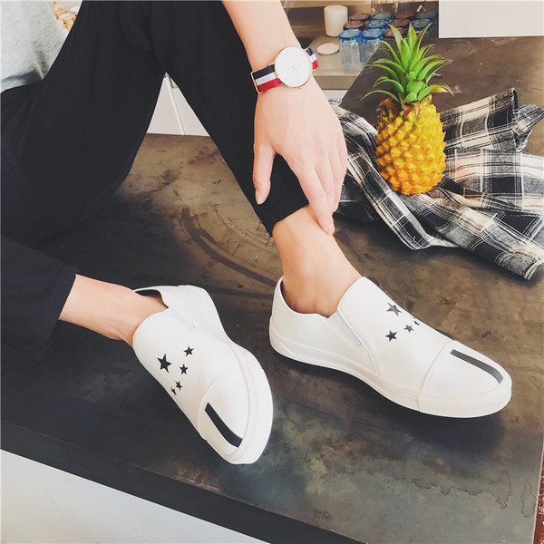  Κομψά  ανδρικά μοκασίνια σε δύο χρώματα