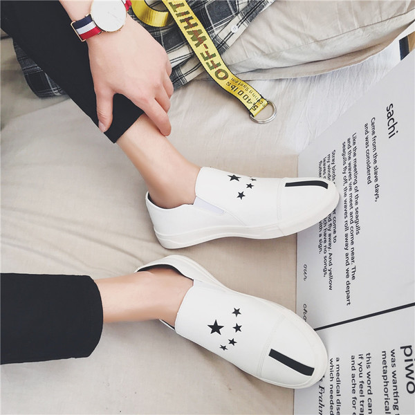  Κομψά  ανδρικά μοκασίνια σε δύο χρώματα