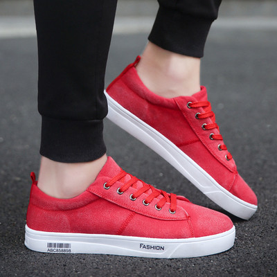 Ανδρικά αθλητικά παπούτσια σε κόκκινο, μαύρο και μπλε χρώμα