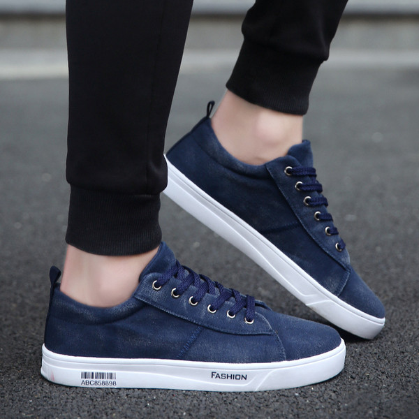 Ανδρικά αθλητικά παπούτσια σε κόκκινο, μαύρο και μπλε χρώμα