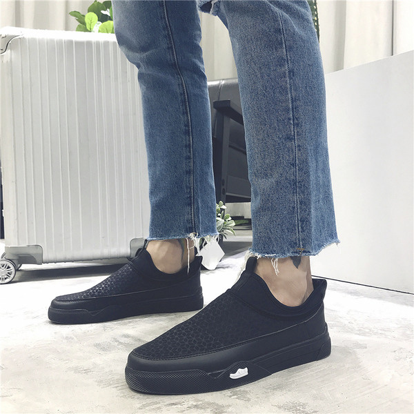 Много стилни мъжки кецове без връзки в изчистен модел в бял, червен и черен цвят