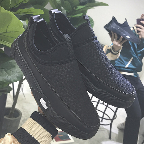 Много стилни мъжки кецове без връзки в изчистен модел в бял, червен и черен цвят