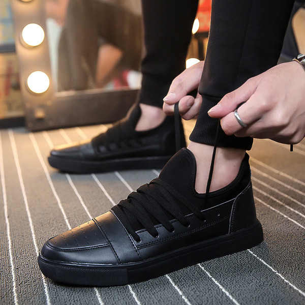 Κομψά ανδρικά παπούτσια  σε λευκό, κόκκινο και μαύρο χρώμα