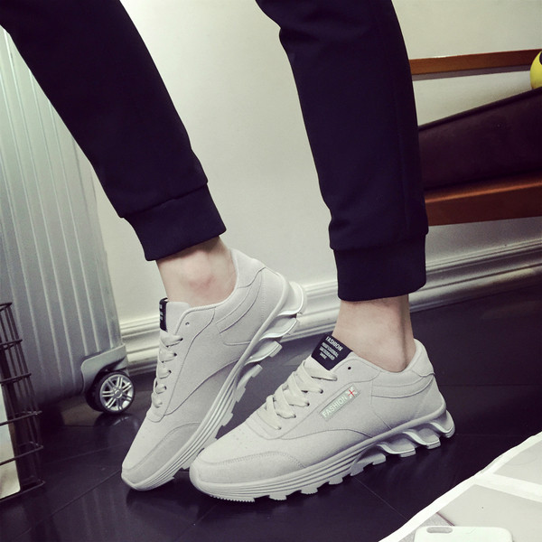 Αθλητικά παπούτσια ανδρικά σε λευκό, μαύρο και κόκκινο χρώμα