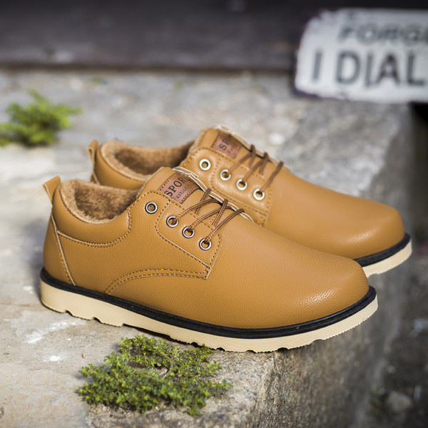 Χειμερινά και πολύ ζεστά ανδρικά παπούτσια με δεσμούς σε τρία διαφορετικά χρώματα