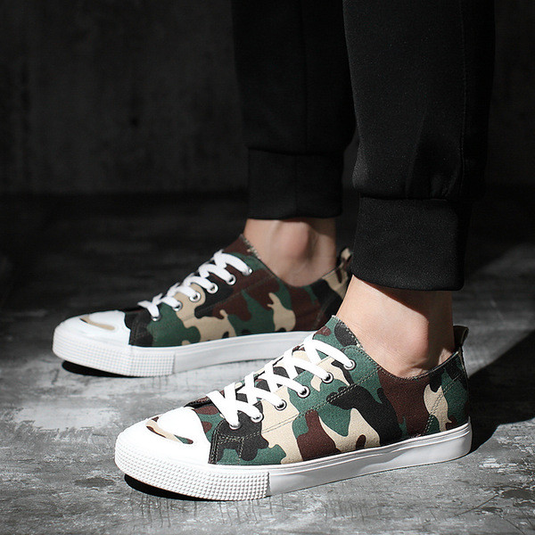 Casual αντρικά παπουτσιά σε μαύρα και καμουφλάζ χρώματα