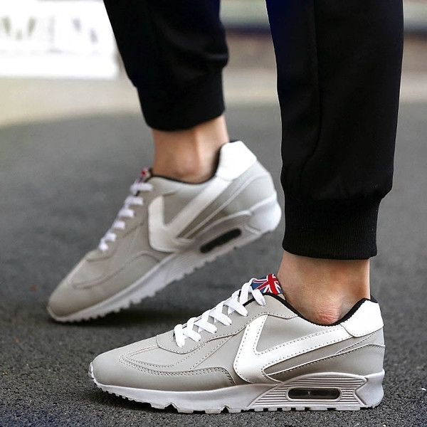 Αθλητικά πάνινα παπούτσια για άνδρες σε τρία χρώματα