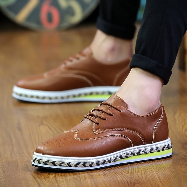 Κομψά ανδρικά παπούτσια  σε λευκό, καφέ και μαύρο χρώμα