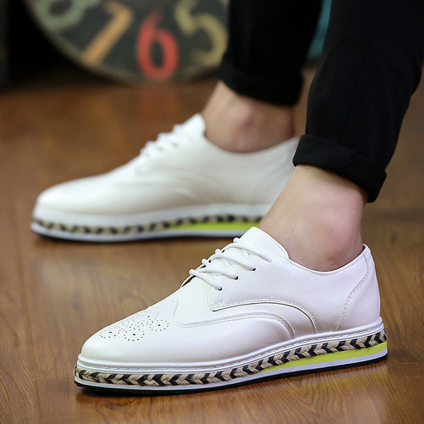 Κομψά ανδρικά παπούτσια  σε λευκό, καφέ και μαύρο χρώμα