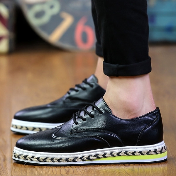 Κομψά ανδρικά παπούτσια  σε λευκό, καφέ και μαύρο χρώμα