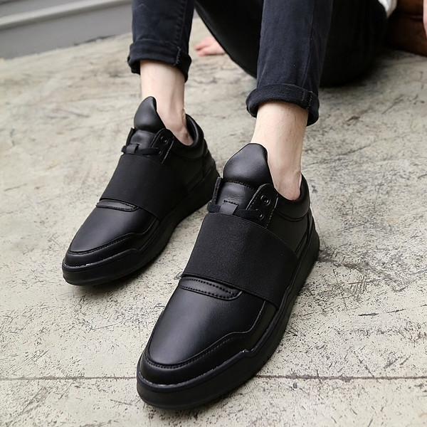 Πολύ όμορφα πάνινα παπούτσια ανδρικά που είναι κατάλληλα για τη καθημερινή ζωή