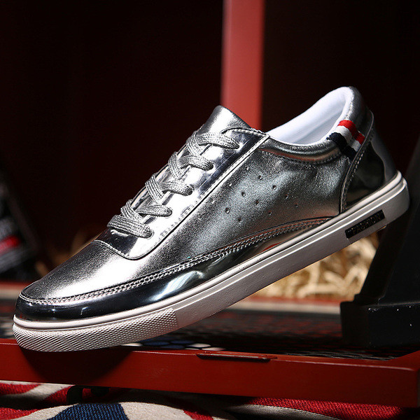 Πολύ όμορφα και λαμπερά ανδρικά πάνινα παπούτσια σε τρία χρώματα