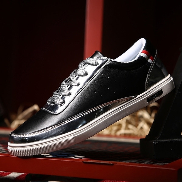 Πολύ όμορφα και λαμπερά ανδρικά πάνινα παπούτσια σε τρία χρώματα