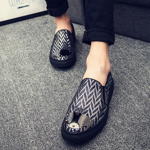 Όμορφα ανδρικά μοκασίνια σε τρία χρώματα κατάλληλα για την καθημερινή ζωή