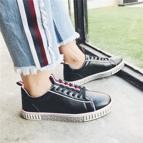 Πανέμορφα και casual ανδρικά παπούτσια σε λευκό και μαύρο χρώμα