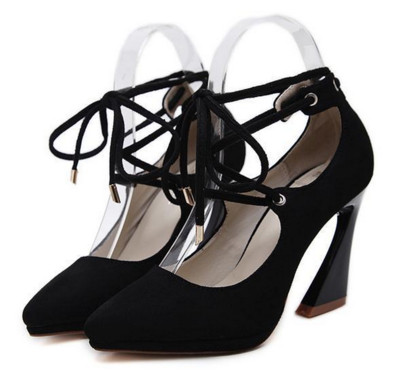 Стилни дамски затворени обувки на висок ток с римски връзки около глезена