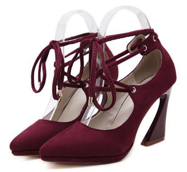 Стилни дамски затворени обувки на висок ток с римски връзки около глезена
