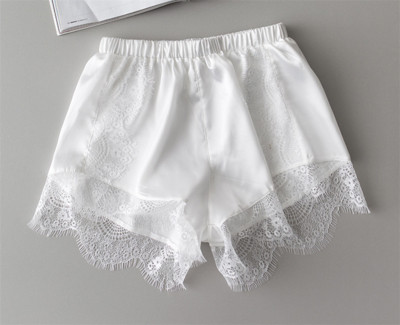 Κομψά και σύγχρονα σατέν παντελόνια με πολύ όμορφο κέντημα στις άκρες