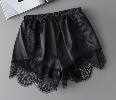 Κομψά και σύγχρονα σατέν παντελόνια με πολύ όμορφο κέντημα στις άκρες