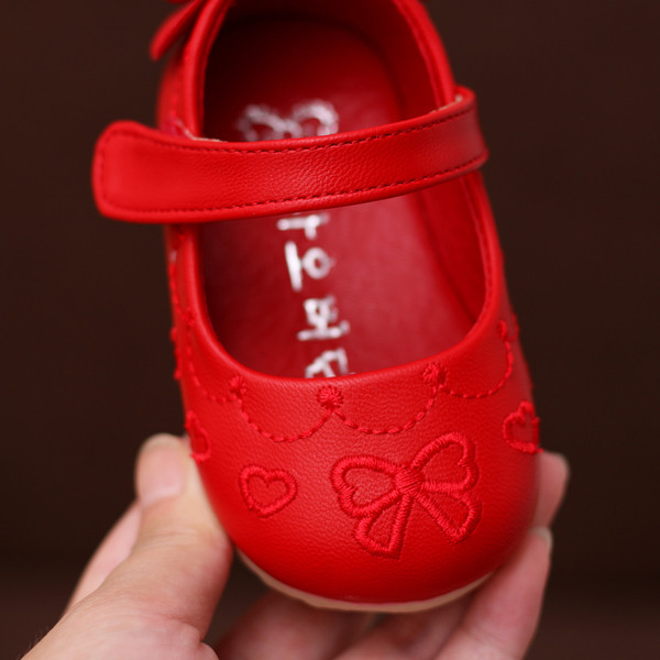 Γλυκά παιδικά μοκασίνια για κορίτσια με κορδέλα και λουράκια βελκρό