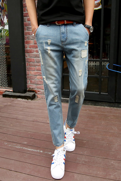 Ανδρικά τζιν παντελόνια  - μοντέλο με λεπτή εφαρμογή