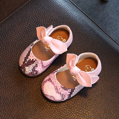 Красиви детски мокасини за момичета с лепенки и панделка в три цвята