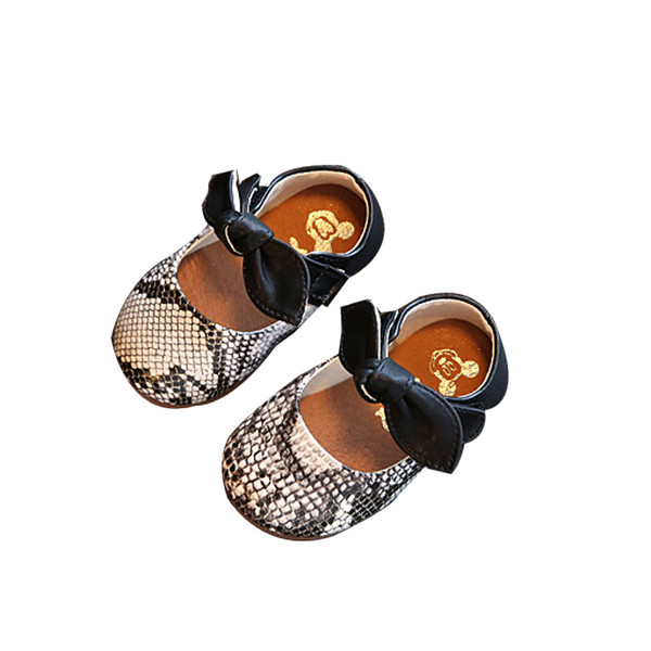 Красиви детски мокасини за момичета с лепенки и панделка в три цвята