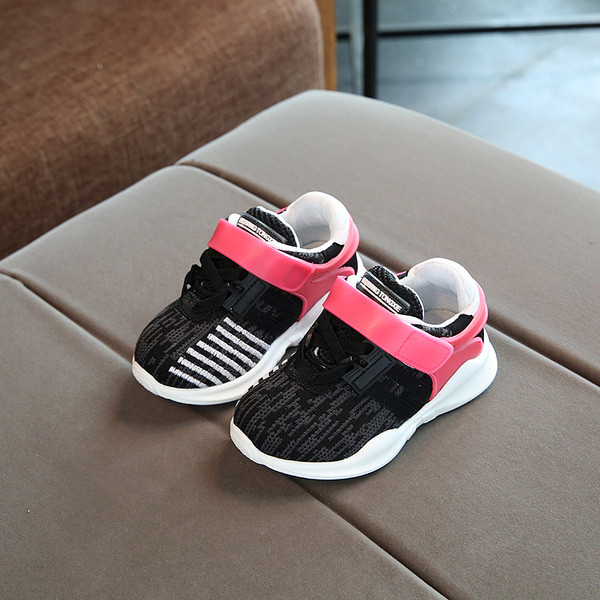 Άνετα παιδικά παπούτσια για κορίτσια σε δύο χρώματα με λουράκια βελκρό