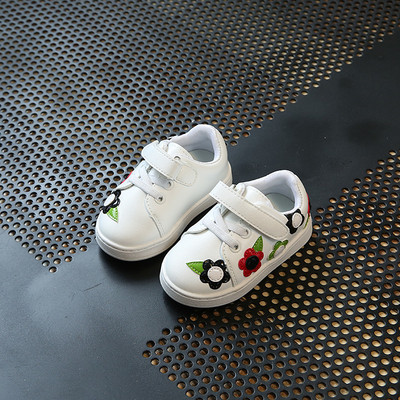 Όμορφα παιδικά πάνινα παπούτσια για κορίτσια με  λουράκια βελκρό και έγχρωμο κέντημα