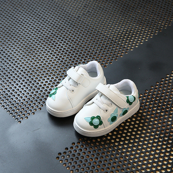 Όμορφα παιδικά πάνινα παπούτσια για κορίτσια με  λουράκια βελκρό και έγχρωμο κέντημα